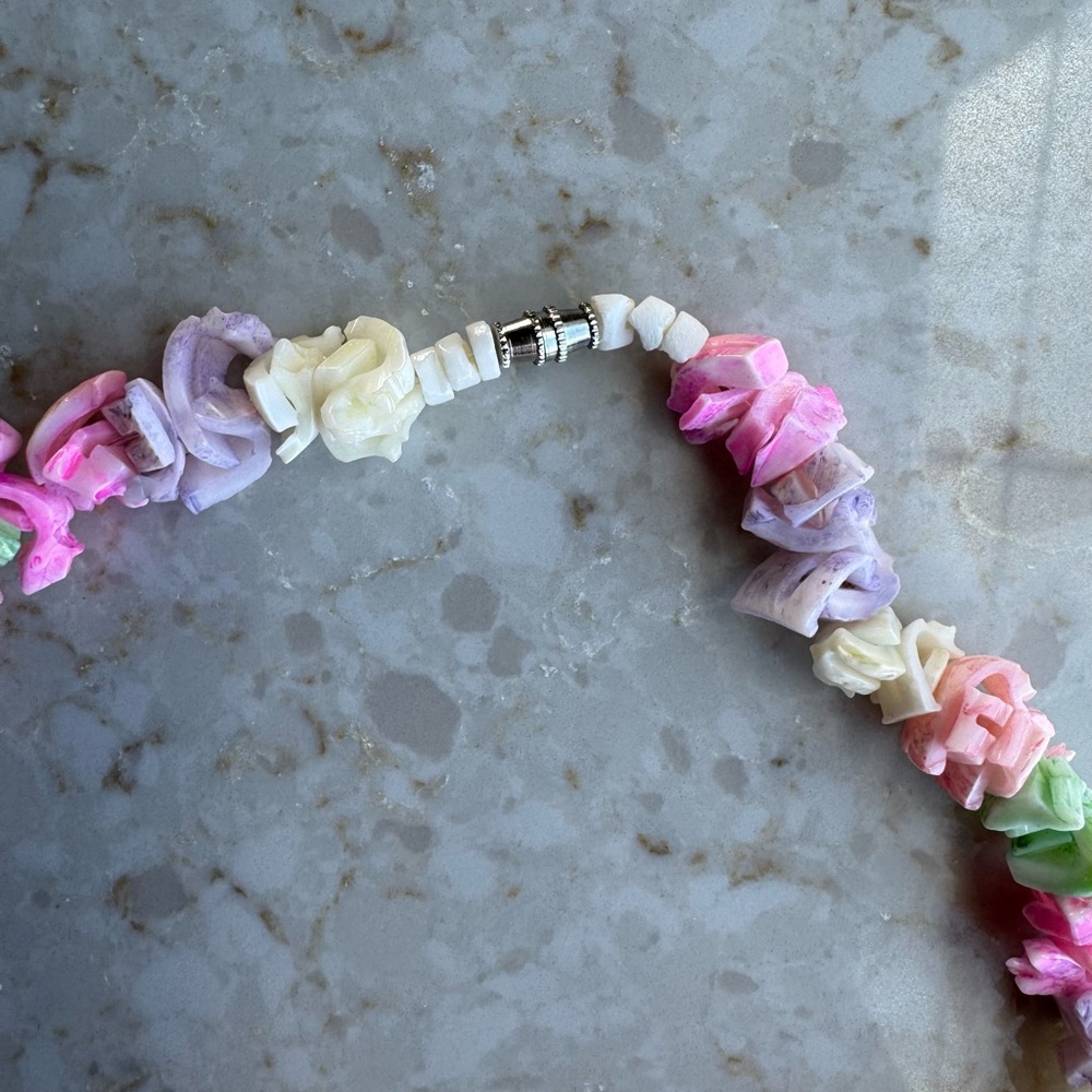 NWOT Tuckernuck Pastel Rainbow Ruffle Shell Necklace - Picture 4 of 6